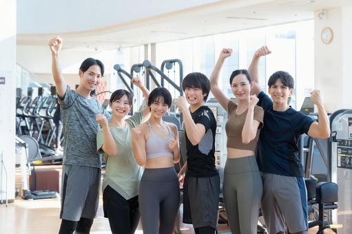 スポーツジムでトレーニングをする若い男女 スポーツジム,フィットネス,ダイエットの写真素材