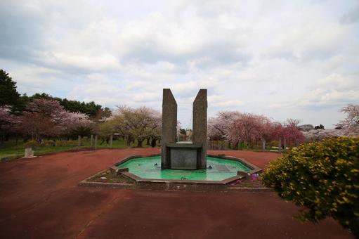 森町の桜と函館港開港モニュメント 森町の桜と函館港開港モニュメントの写真