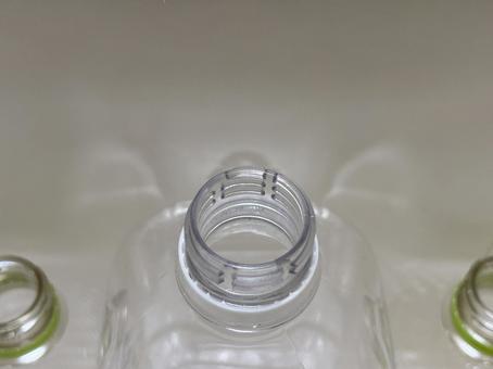 ペットボトルの飲み口 ペットボトルの飲み口 飲み口,ペットボトル,プラスチックの写真素材