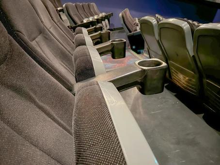 横から見た映画館の座席 横から見た映画館の座席 映画館,座席,客席の写真素材
