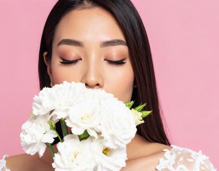 ウエディングドレスを着た女性 白い花26 ウエディングドレスを着た女性 白い花26の写真