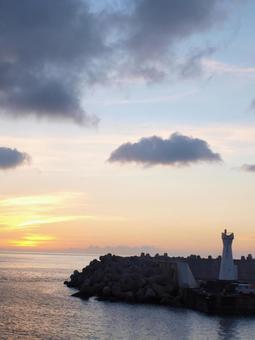 朝焼け 海,大島,朝焼けの写真素材