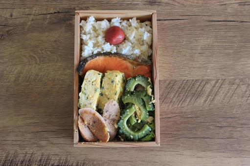 鮭と玄米のお弁当 鮭と玄米のお弁当 お弁当,鮭,卵焼きの写真素材