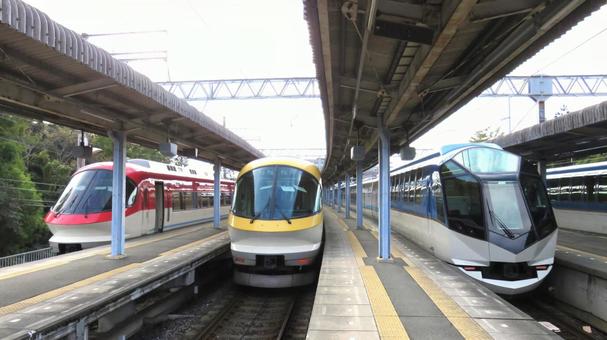 伊勢志摩ライナー しまかぜ 並び 賢島駅 伊勢志摩ライナー しまかぜ 並び 賢島駅の写真