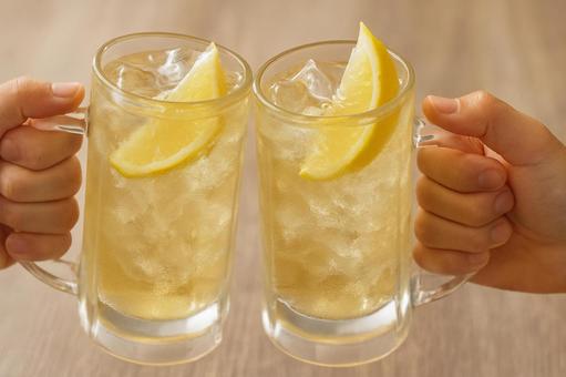 ハイボールで乾杯 ハイボールで乾杯の写真