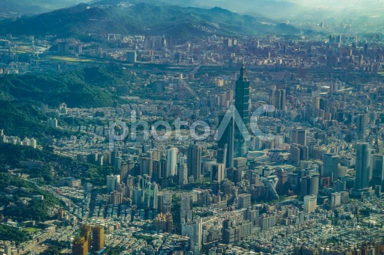 飛行機から見える台北の街並み 台北１０１,都市風景,都市の写真素材