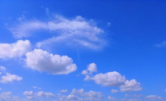 空画像・背景素材/秋の空雲の写真