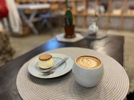 カフェラテ チーズサンド カフェラテ チーズサンドの写真