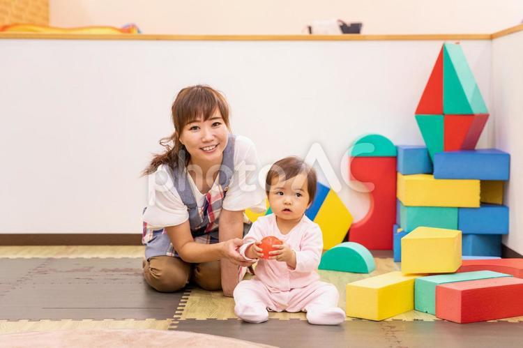 保育園／託児所／児童館／ベビーシッター 保育士,保育園,赤ちゃんの写真素材