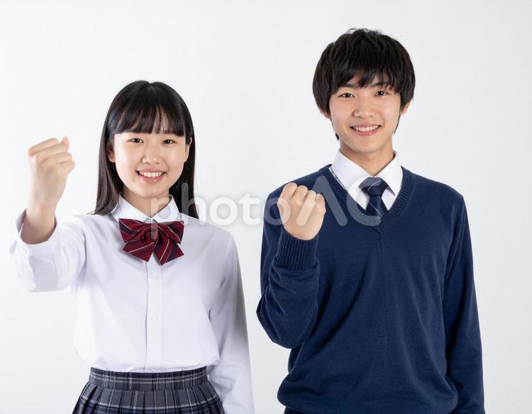 ガッツポーズする男子生徒と女子生徒 高校生,中学生,ガッツポーズの写真素材