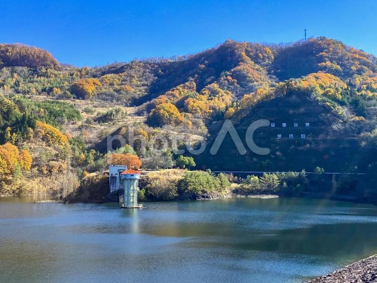 荒川ダム・山梨県・甲府市 能泉湖,湖,ダム湖の写真素材