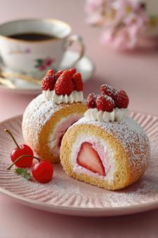 いちごのロールケーキの写真