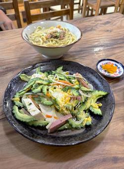 ゴーヤチャンプルと沖縄そばゴーヤ２ チャンプルー,ちゃんぷる,沖縄の写真素材