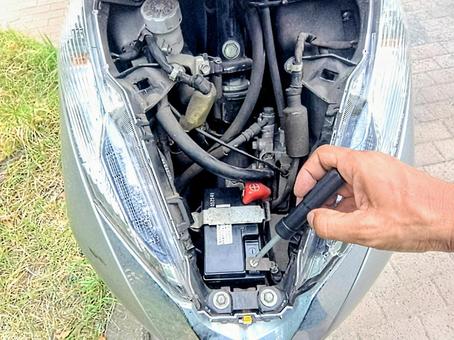 バイクメンテナンス フロント 二輪車 バイクメンテナンス フロント 二輪車の写真