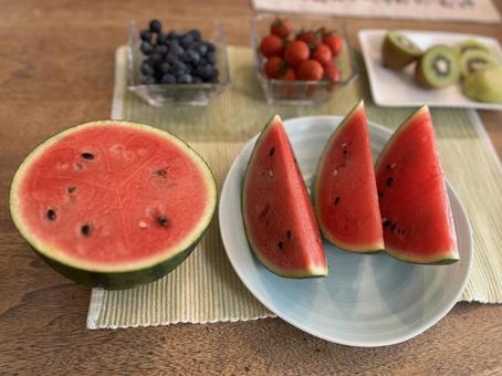 夏のフルーツと野菜のテーブル 夏のフルーツと野菜のテーブル スイカ,果物,新鮮なの写真素材
