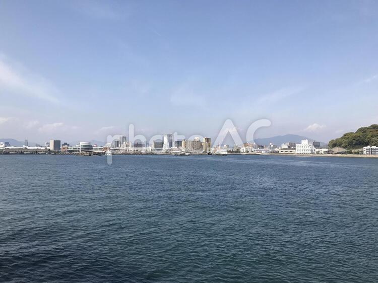瀬戸内海　おだやかな海 水平線,海,対岸の写真素材