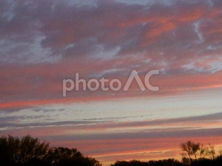 空　雲　夕焼け空　夕陽　美しい　綺麗 オレンジ色,ピンク色,夕焼けの写真素材