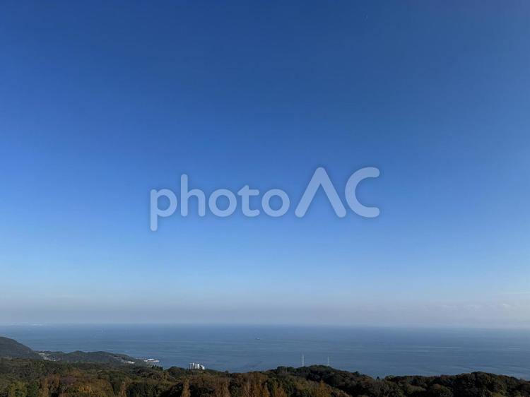 快晴の空と海と島 海,山,空の写真素材