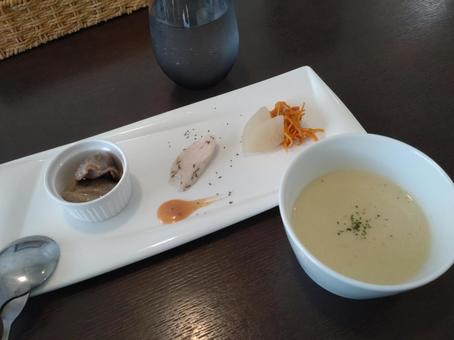 フレンチ　前菜 前菜,スープ,砂肝の写真素材