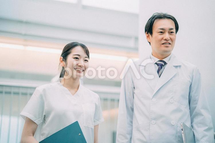 病院で働く医者と看護師 医者,看護師,病院の写真素材
