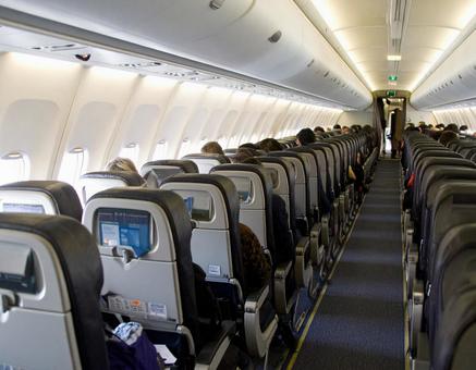 飛行機の中 飛行機の中の写真