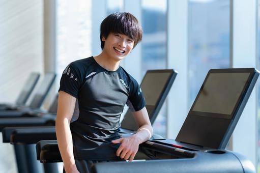 スポーツジムでトレーニングをする若い男女 スポーツジム,フィットネス,ランニングの写真素材