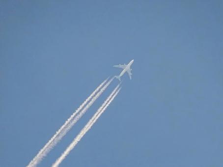 頭上の旅客機 頭上の旅客機の写真