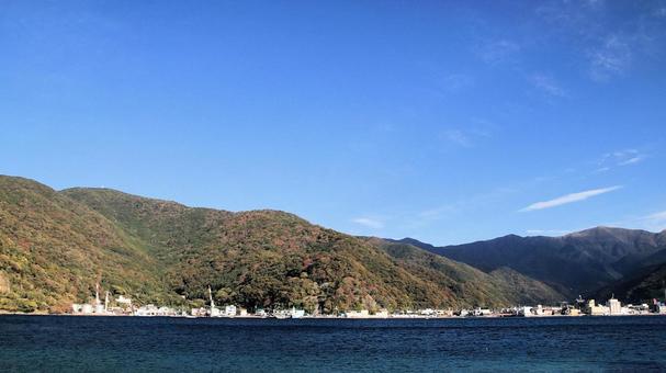 晩秋の御浜岬から戸田の街並みを眺める 御浜岬,晩秋,初冬の写真素材