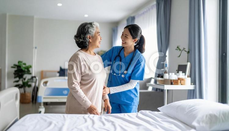 帰宅願望が強い高齢女性患者と励ます看護師 帰宅願望,認知症,共感的理解の写真素材