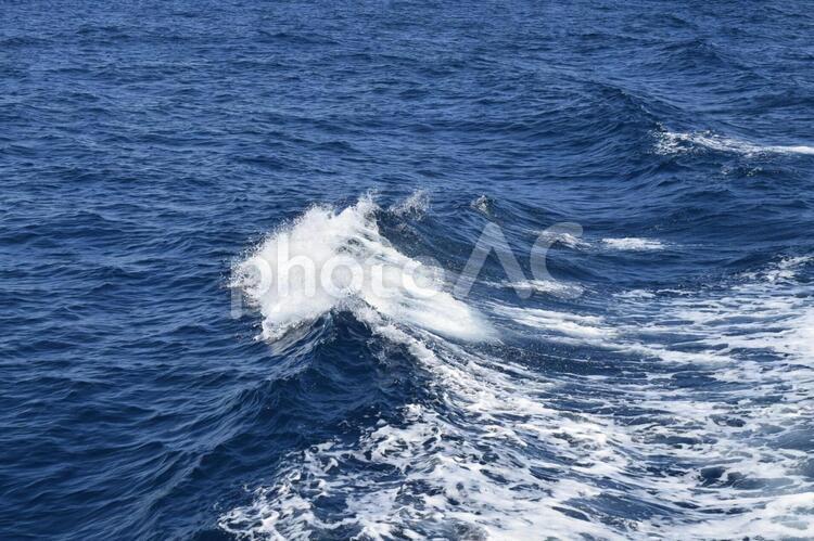 海上から見た山陰海岸ジオパーク08-波01 山陰海岸ジオパーク,日本海,地形の写真素材