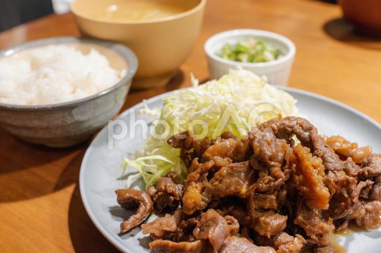 焼肉定食と白いご飯、味噌汁付き 焼肉定食,焼肉,定食の写真素材