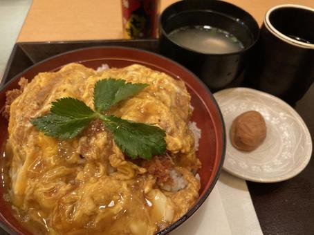 とろとろ親子丼 とろとろ親子丼の写真