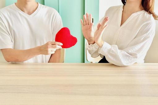 男性からの気持ちを拒否する女性 男性からの気持ちを拒否する女性 恋愛,拒否,断るの写真素材