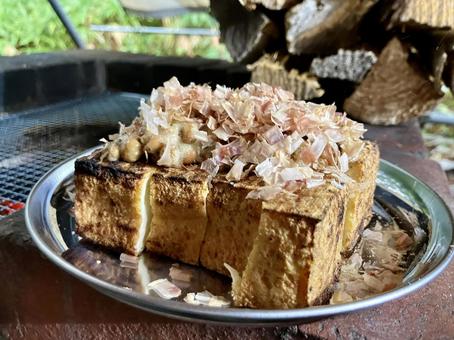 アウトドア厚揚げ 厚揚げ,キャンプ,キャンプ飯の写真素材