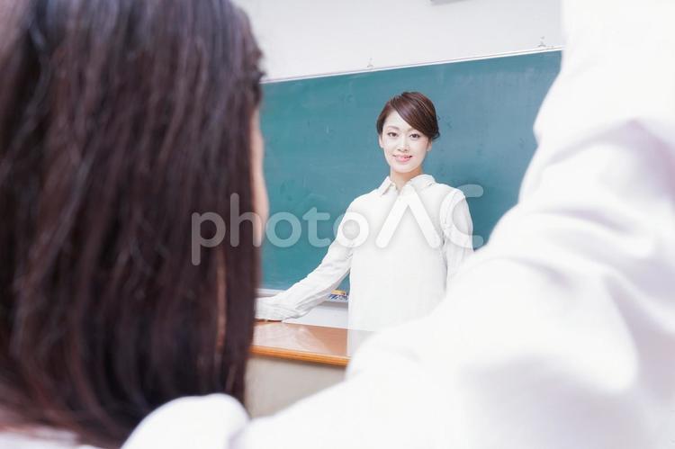 学校で授業をする教師 必須,美人,クラスの写真素材