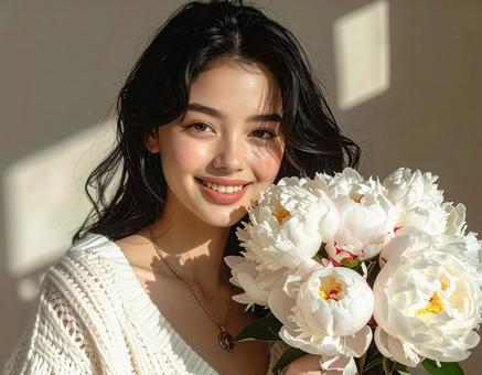 芍薬の花と女性 芍薬の花と女性の写真