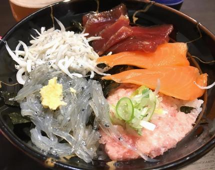 生しらす海鮮丼 生しらす海鮮丼 生しらす丼,生しらす,しらすの写真素材