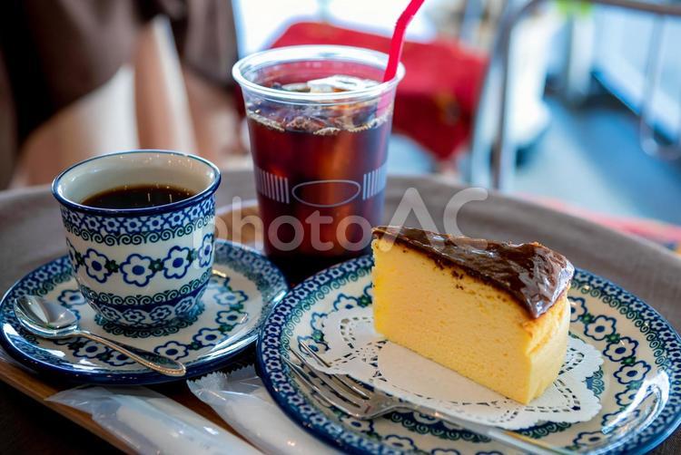 コーヒーとチーズケーキのセット チーズケーキ,コーヒー,アイスコーヒーの写真素材