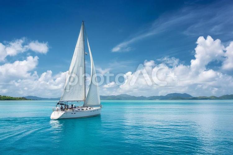 青い海を進む白いヨット／セーリングボート 青い海,白いヨット,セーリングボートの写真素材