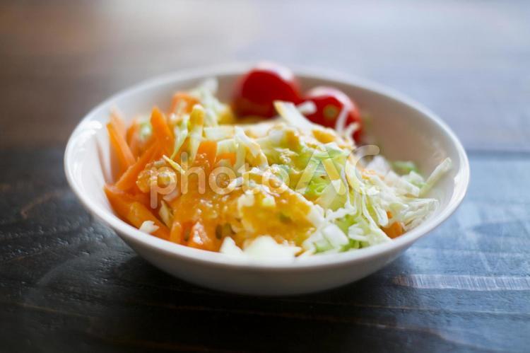 胡麻ドレッシングの手作りサラダ サラダ,野菜,人参サラダの写真素材