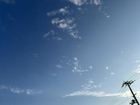 美しい爽やかな青空、電信柱 晴れ,秋,秋空の写真素材