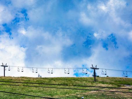 青空とリフト 青空とリフトの写真
