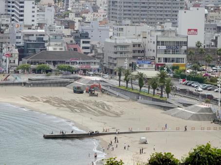 熱海サンビーチと熱海の街並み 熱海サンビーチ,熱海,街並みの写真素材