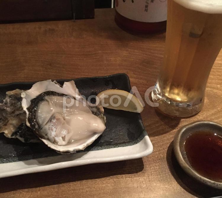 生牡蠣で一杯 生牡蠣,牡蠣,ビールの写真素材