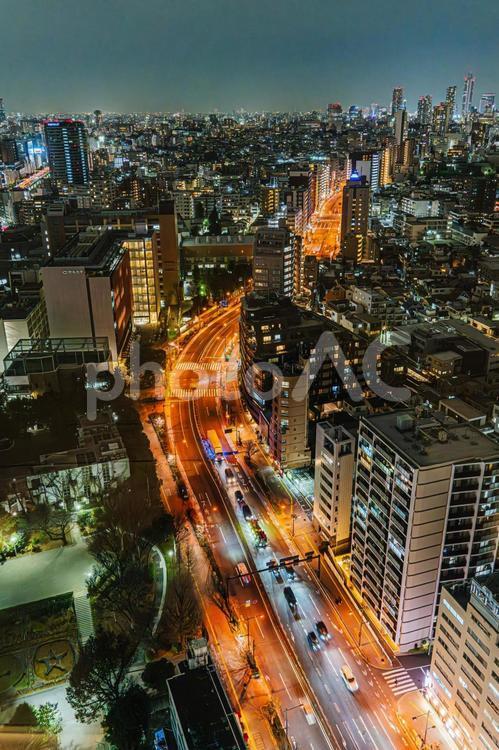 都会の夜を貫くオレンジの光 文京区,夜景,仕事の写真素材