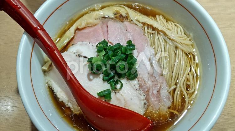 醤油ラーメン 醤油ラーメン,ラーメン,麺類の写真素材