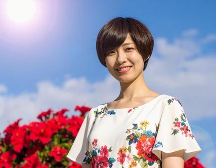 ハイビスカスと、真夏の彼女の写真