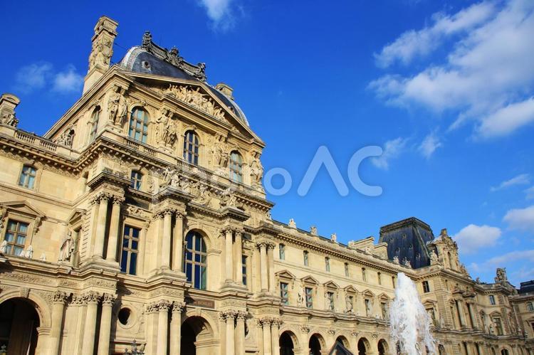 ルーヴル美術館・外観（パリ） パリ,フランス,ルーブルの写真素材