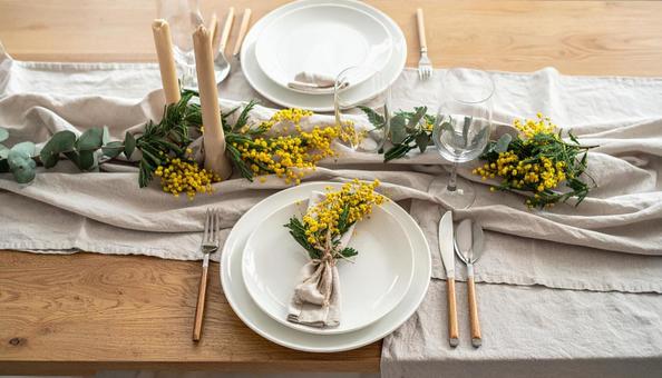 ミモザのナチュラルテーブルコーディネート ミモザのナチュラルテーブルコーディネートの写真