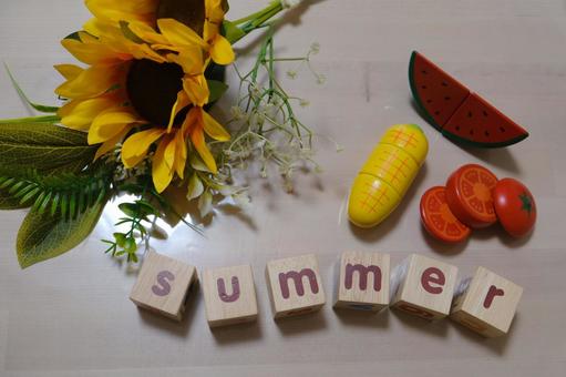 SUMMERの積み木と夏の小物 SUMMERの積み木と夏の小物 夏,ブロック,ひまわりの写真素材